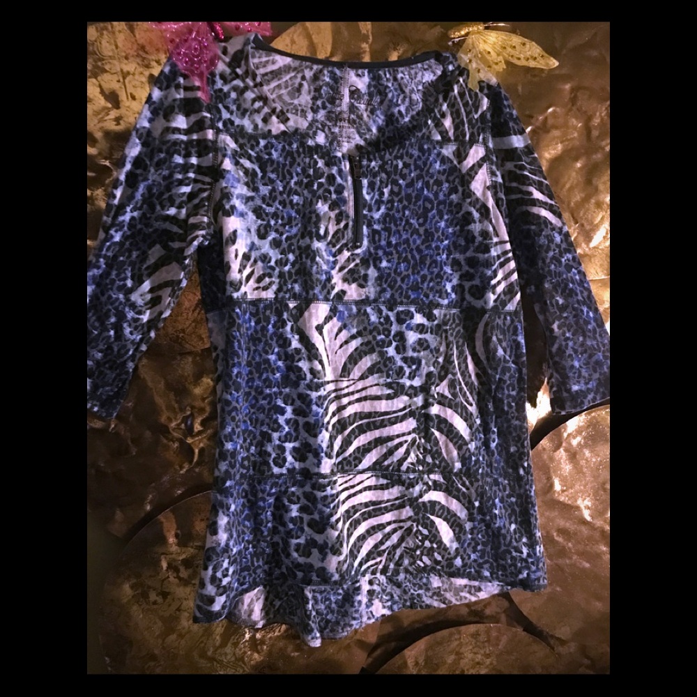 ONQUE CAUSAL woman top great with jeans & skirts